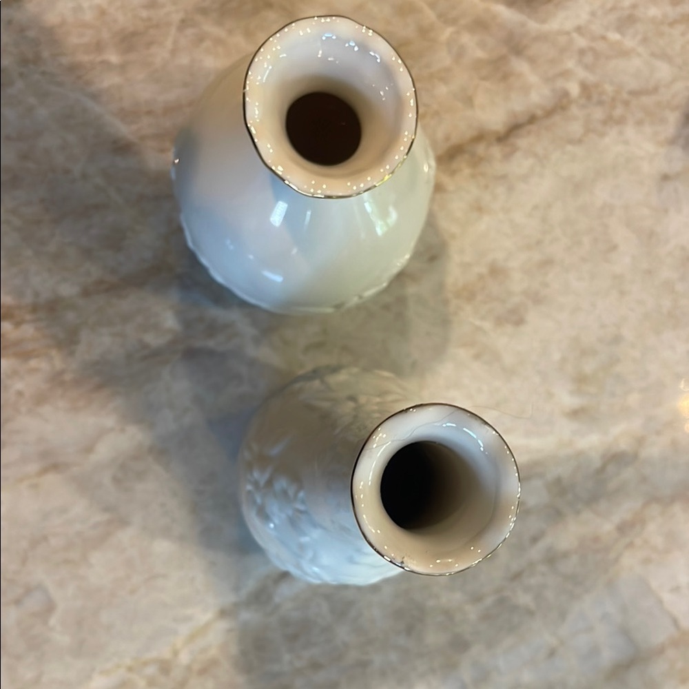 Elegant LENOX Cream Ceramic Vase Set - Picture 4 of 4